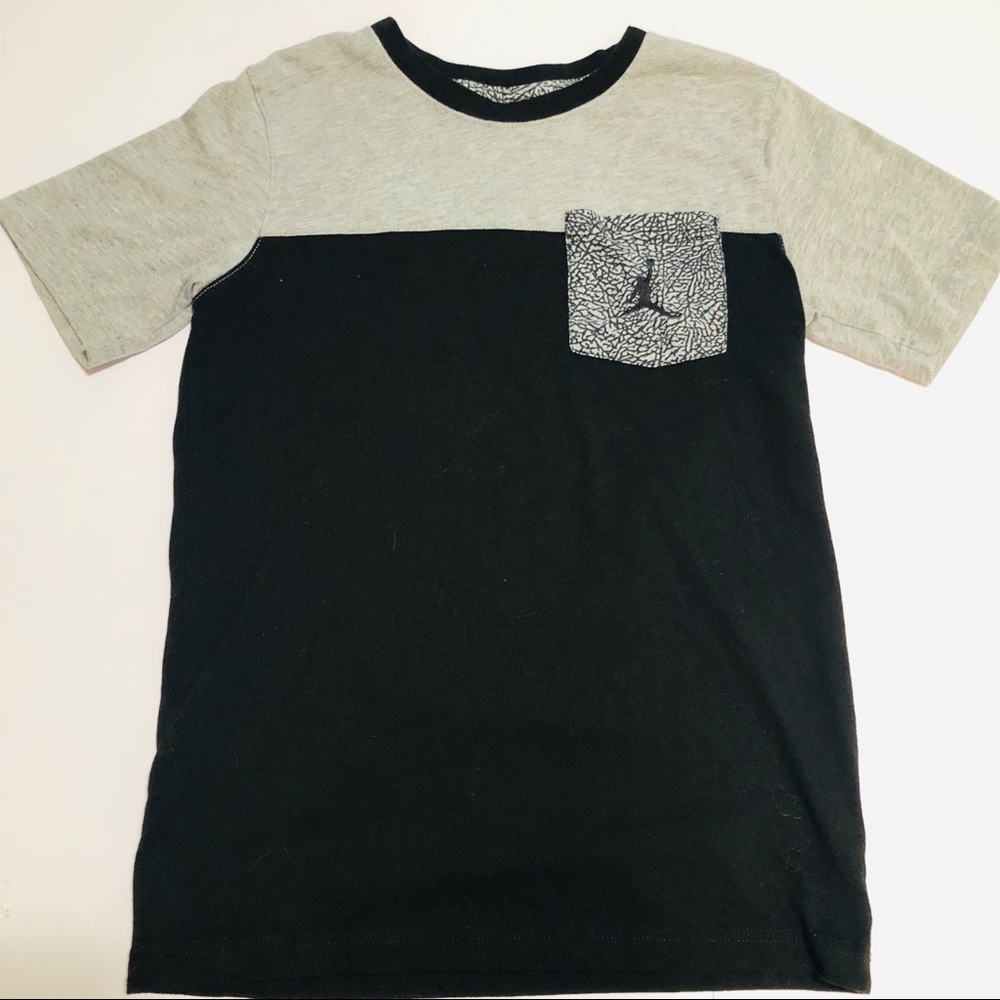 Jordan short sleeve shirt boys Large